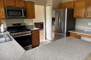 2404 Kenmore Ct, Schaumburg, IL 60193 - Photo 9