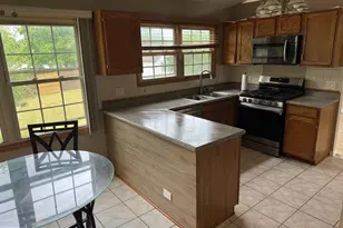 2404 Kenmore Ct, Schaumburg, IL 60193 - Photo 11