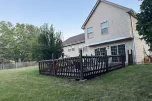 2404 Kenmore Ct, Schaumburg, IL 60193 - Photo 3