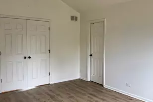 2404 Kenmore Ct, Schaumburg, IL 60193 - Photo 15