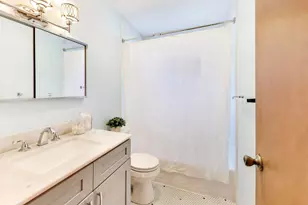 586 E Park Ave, Elmhurst, IL 60126 - Photo 17