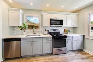 586 E Park Ave, Elmhurst, IL 60126 - Photo 7