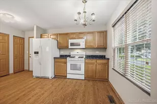 2471 Stoughton Cir, Aurora, IL 60502 - Photo 11