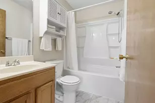 2813 Rocksbury Dr, Bloomington, IL 61705 - Photo 17