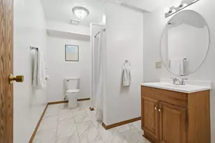 2813 Rocksbury Dr, Bloomington, IL 61705 - Photo 23