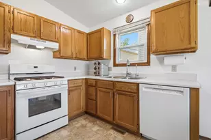 2813 Rocksbury Dr, Bloomington, IL 61705 - Photo 11