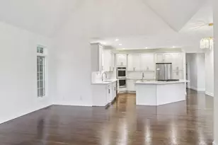 6605 Oakwood Manor Dr, Crystal Lake, IL 60012 - Photo 11