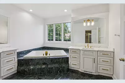 6605 Oakwood Manor Drive, Crystal Lake, IL 60012 - Photo 25