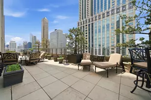 159 E Walton Pl, Chicago, IL 60611 - Photo 3