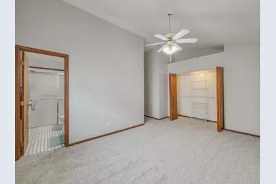 7061 Yorkshire Drive, Woodridge, IL 60517 - Photo 13