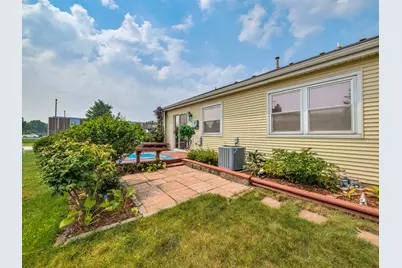 7061 Yorkshire Drive, Woodridge, IL 60517 - Photo 19