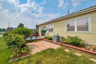 7061 Yorkshire Dr, Woodridge, IL 60517 - Photo 19