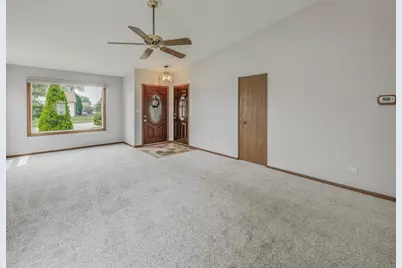 7061 Yorkshire Drive, Woodridge, IL 60517 - Photo 9