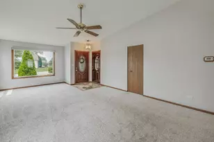 7061 Yorkshire Dr, Woodridge, IL 60517 - Photo 9