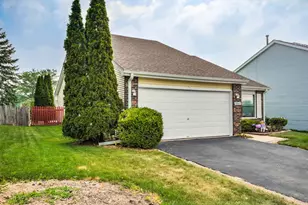 7061 Yorkshire Dr, Woodridge, IL 60517 - Photo 3