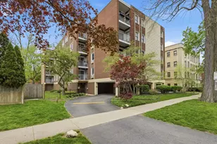 1310 Maple Ave, Evanston, IL 60201 - Photo 1