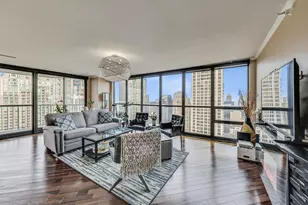 10 E Ontario St, Chicago, IL 60611 - Photo 3