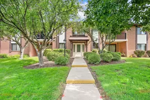 2228 Wharf Dr, Woodridge, IL 60517 - Photo 1