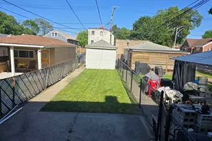 8457 S Bennett Ave, Chicago, IL 60617 - Photo 19