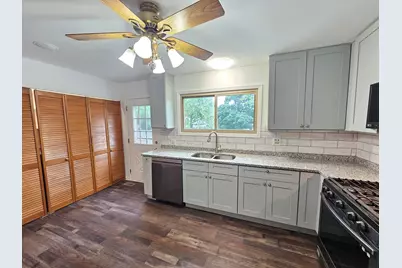 571 White Birch Road, Lindenhurst, IL 60046 - Photo 9