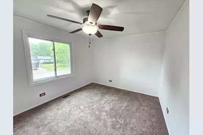 571 White Birch Road, Lindenhurst, IL 60046 - Photo 13