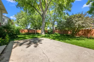 877 N Fordham Ave, Aurora, IL 60506 - Photo 23