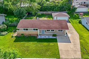 1420 Cooper Rd, Hoffman Estates, IL 60169 - Photo 7