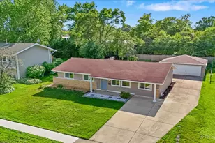 1420 Cooper Rd, Hoffman Estates, IL 60169 - Photo 9
