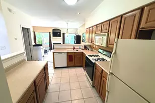 1045 Woodview Ct, Aurora, IL 60502 - Photo 7