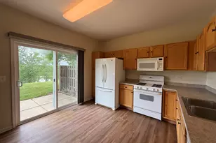 591 W Kristina Ln, Round Lake, IL 60073 - Photo 3