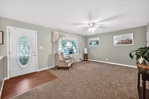 633 Emmert Dr, Sycamore, IL 60178 - Photo 3