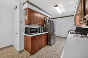 633 Emmert Dr, Sycamore, IL 60178 - Photo 11