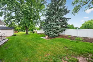 633 Emmert Dr, Sycamore, IL 60178 - Photo 33