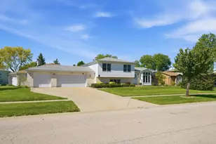 752 Rosanne St, Lockport, IL 60441 - Photo 5