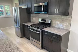 418 Midway Dr, Mundelein, IL 60060 - Photo 13