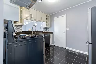 5524 S Bruner St, Hinsdale, IL 60521 - Photo 9