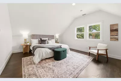 2446 W Pensacola Avenue, Chicago, IL 60618 - Photo 13