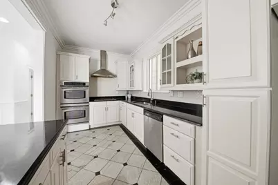 2446 W Pensacola Avenue, Chicago, IL 60618 - Photo 11