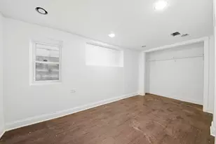 2446 W Pensacola Ave, Chicago, IL 60618 - Photo 23
