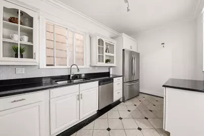 2446 W Pensacola Avenue, Chicago, IL 60618 - Photo 9