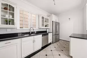 2446 W Pensacola Ave, Chicago, IL 60618 - Photo 9