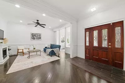 2446 W Pensacola Avenue, Chicago, IL 60618 - Photo 3