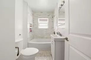 2446 W Pensacola Ave, Chicago, IL 60618 - Photo 15