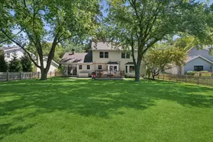 925 Manchester St, Naperville, IL 60563 - Photo 25