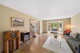 925 Manchester St, Naperville, IL 60563 - Photo 3