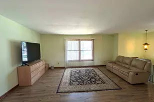 11 Marquette Pl, Buffalo Grove, IL 60089 - Photo 3