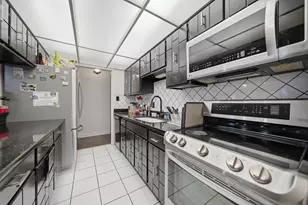4042 Trafalgar Ln, Oak Lawn, IL 60453 - Photo 3