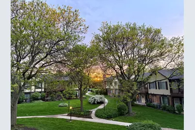 372 Sandhurst Circle #4, Glen Ellyn, IL 60137 - Photo 23