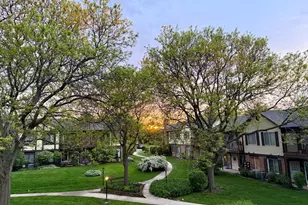 372 Sandhurst Cir, Glen Ellyn, IL 60137 - Photo 23