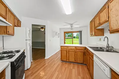 [Address not provided], Carol Stream, IL 60188 - Photo 13